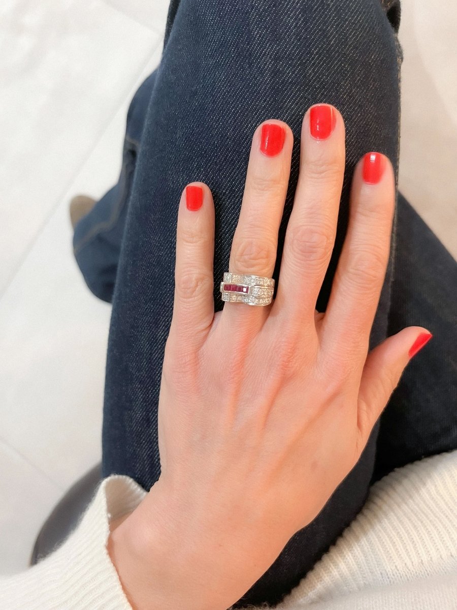 Bague en platine, rubis et diamants - Castafiore