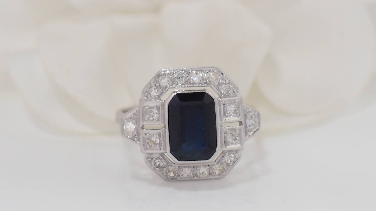 Bague en platine, saphir et diamants - Castafiore