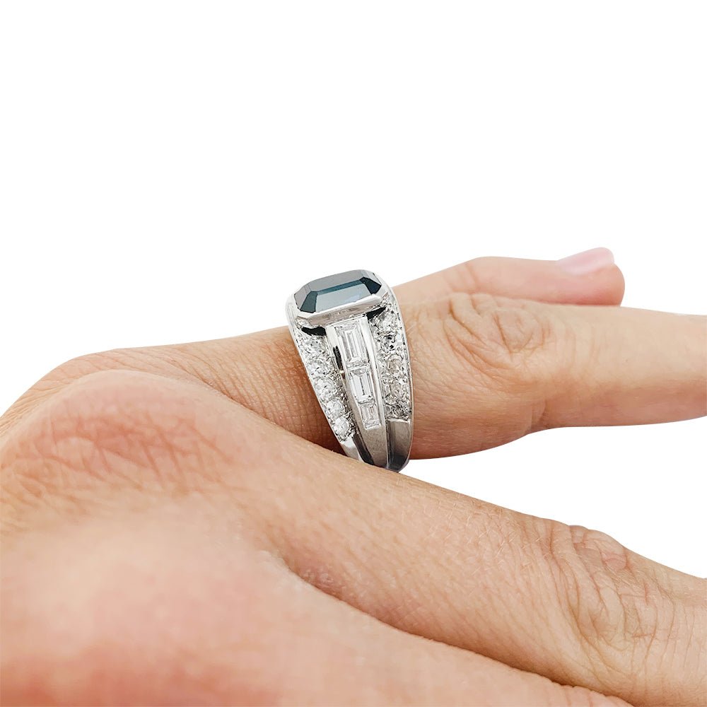 Bague en platine, saphir et diamants - Castafiore