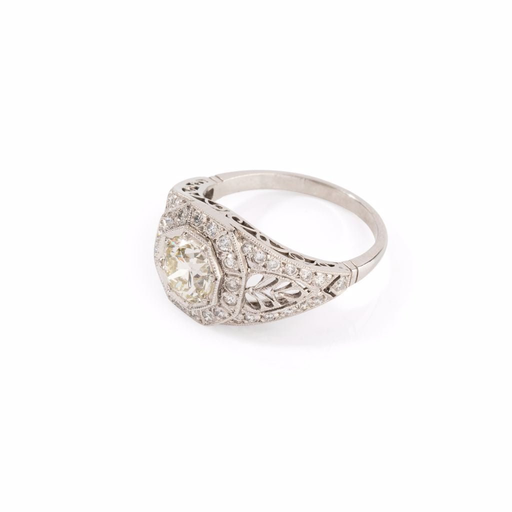 Bague en platine sertie d'un diamant - Castafiore