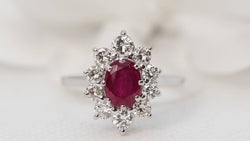 Bague entourage en or blanc et platine, rubis et diamants - Castafiore