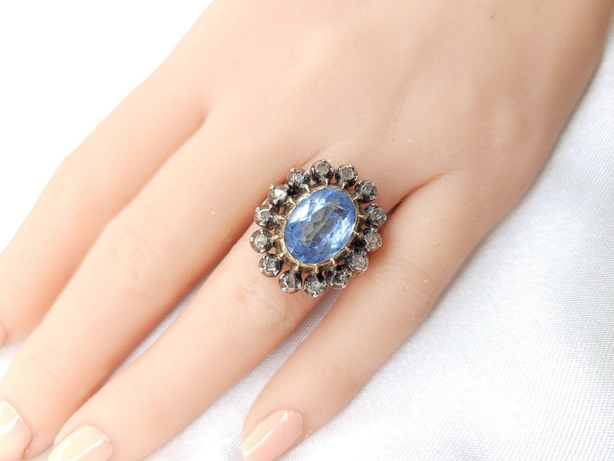 Bague Entourage en or jaune, argent, topaze et diamants - Castafiore