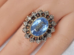 Bague Entourage en or jaune, argent, topaze et diamants - Castafiore