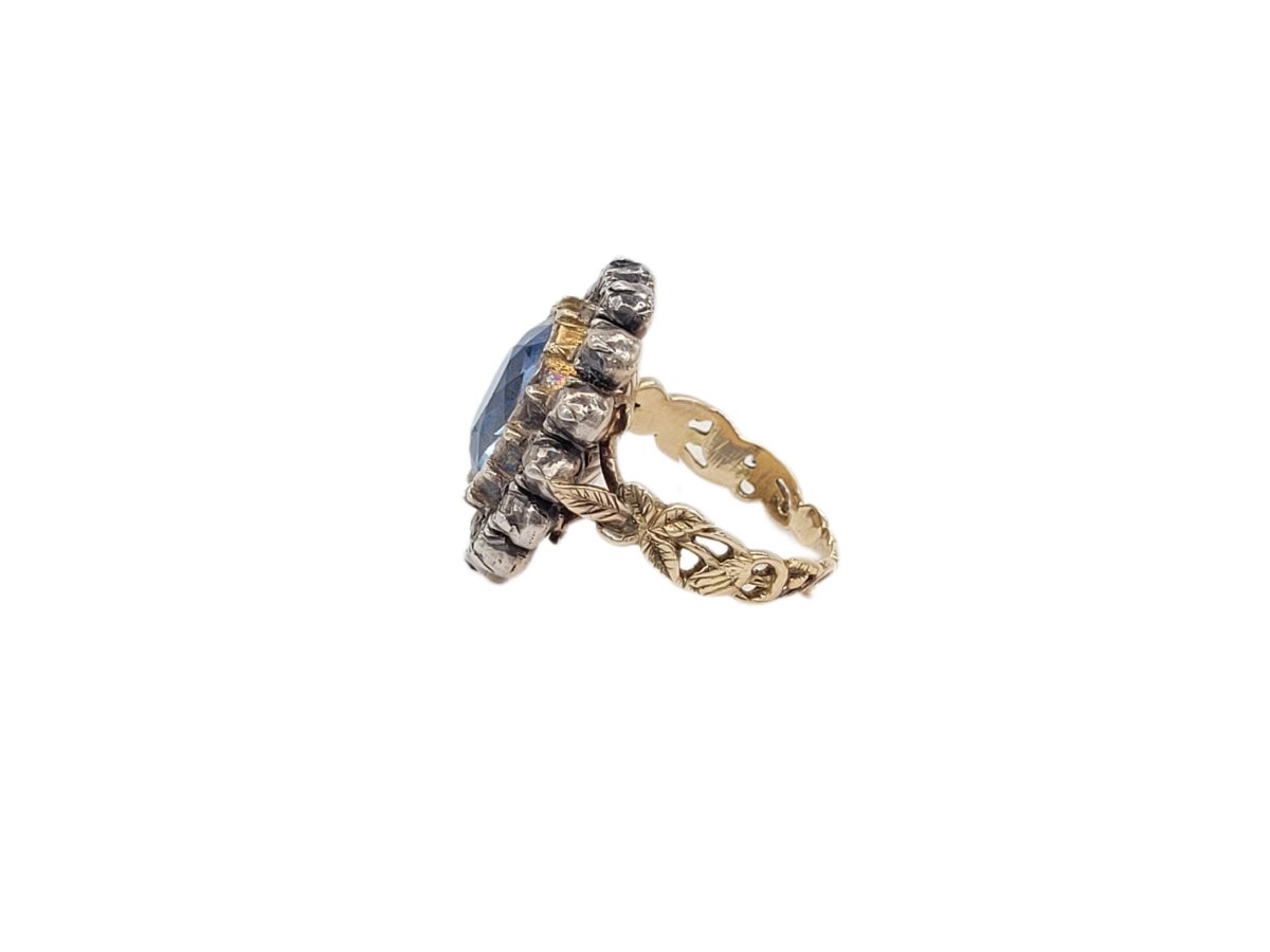 Bague Entourage en or jaune, argent, topaze et diamants - Castafiore