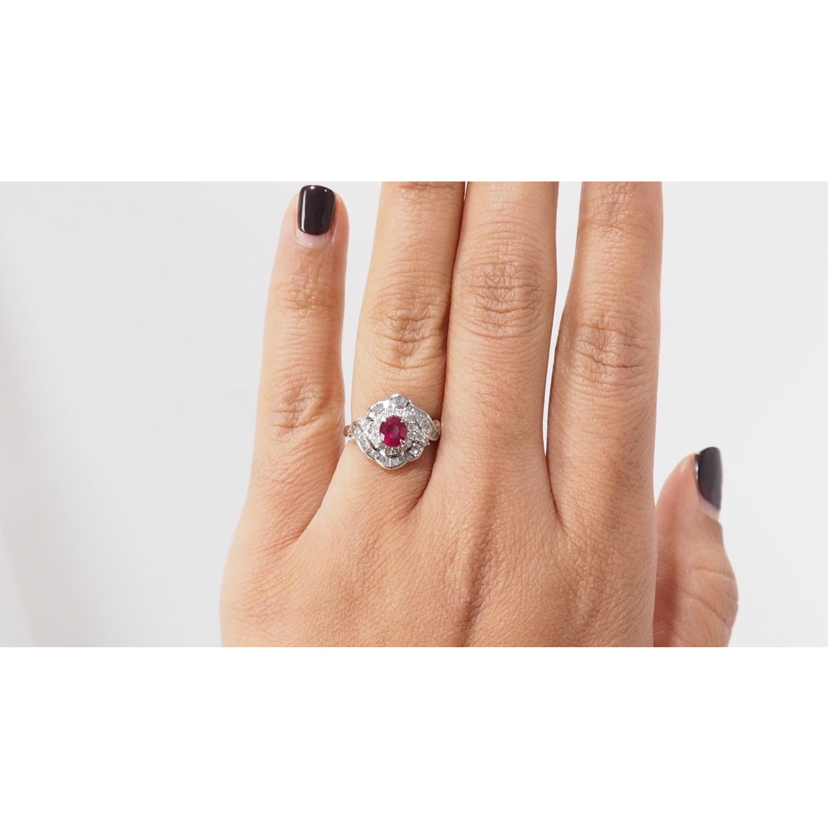 Ruby Rod Entourage Entourage ring in platinum, oval ruby and diamonds – Castafiore