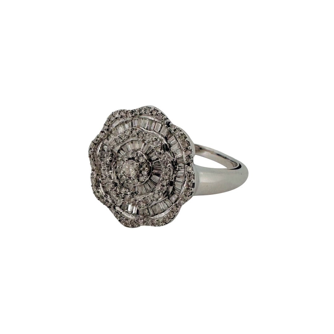 Bague Fleur en or blanc et diamants - Castafiore