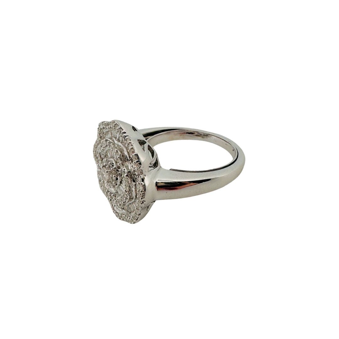 Bague Fleur en or blanc et diamants - Castafiore