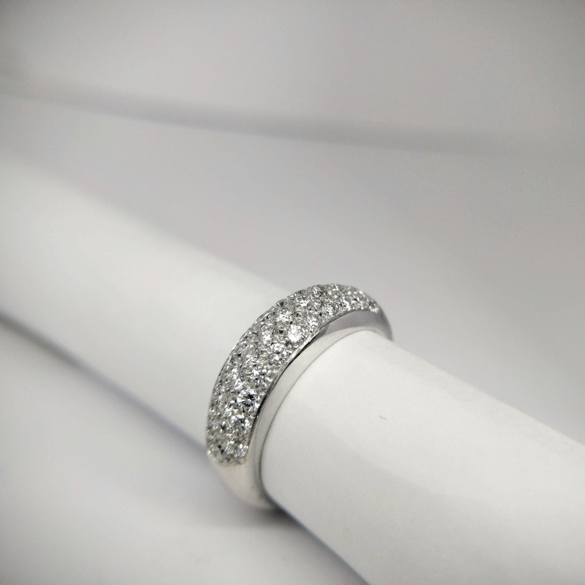 Bague jonc en or blanc et diamants - Castafiore