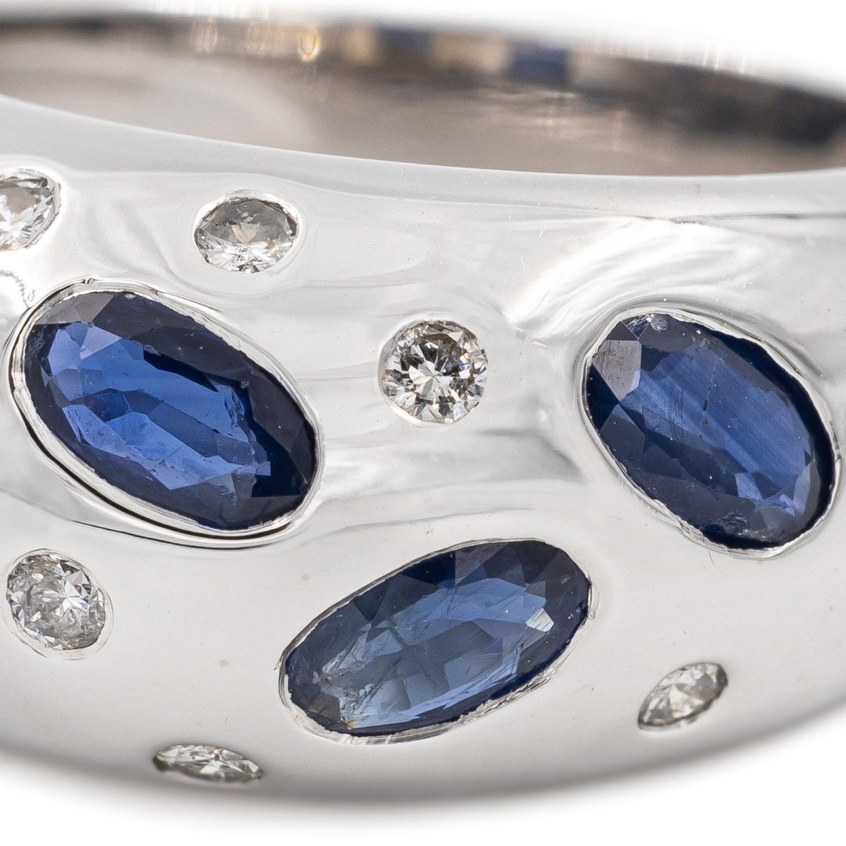 Bague Jonc en or blanc et saphirs et diamants - Castafiore