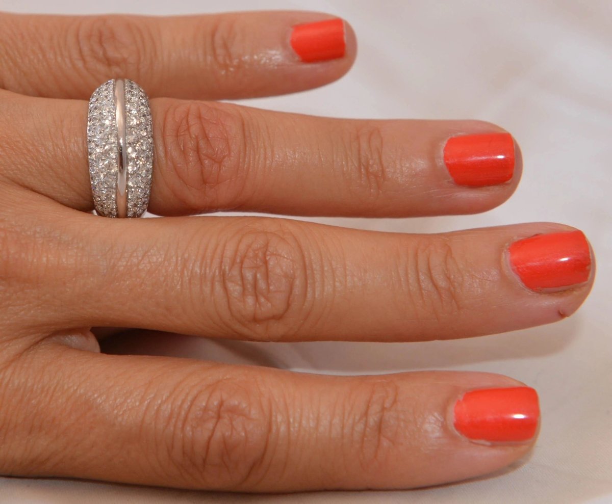 Bague jonc en or gris entièrement pavée de diamant - Castafiore