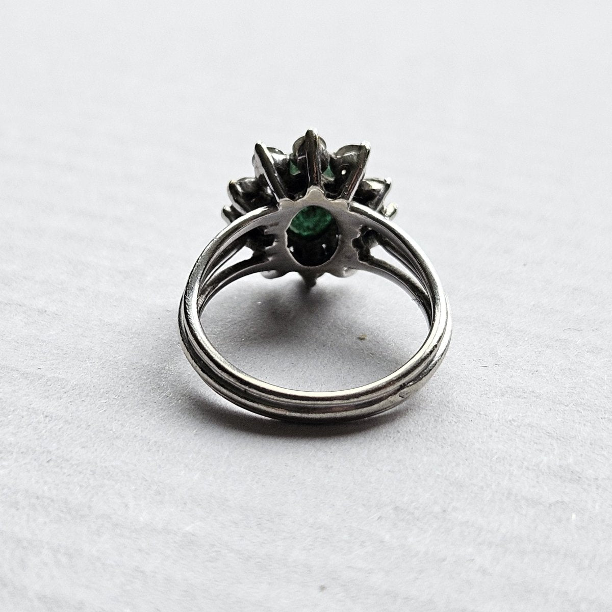 Ring emerald and diamond daisy triple ring white gold Castafiore