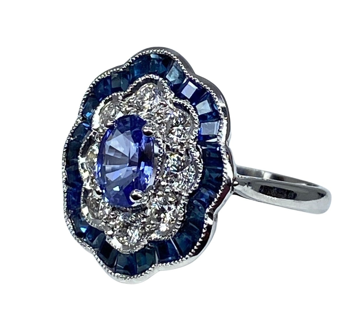 Bague marguerite en or blanc 18 carats en saphirs et diamants - Castafiore