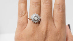 Bague marguerite en or blanc et diamants - Castafiore