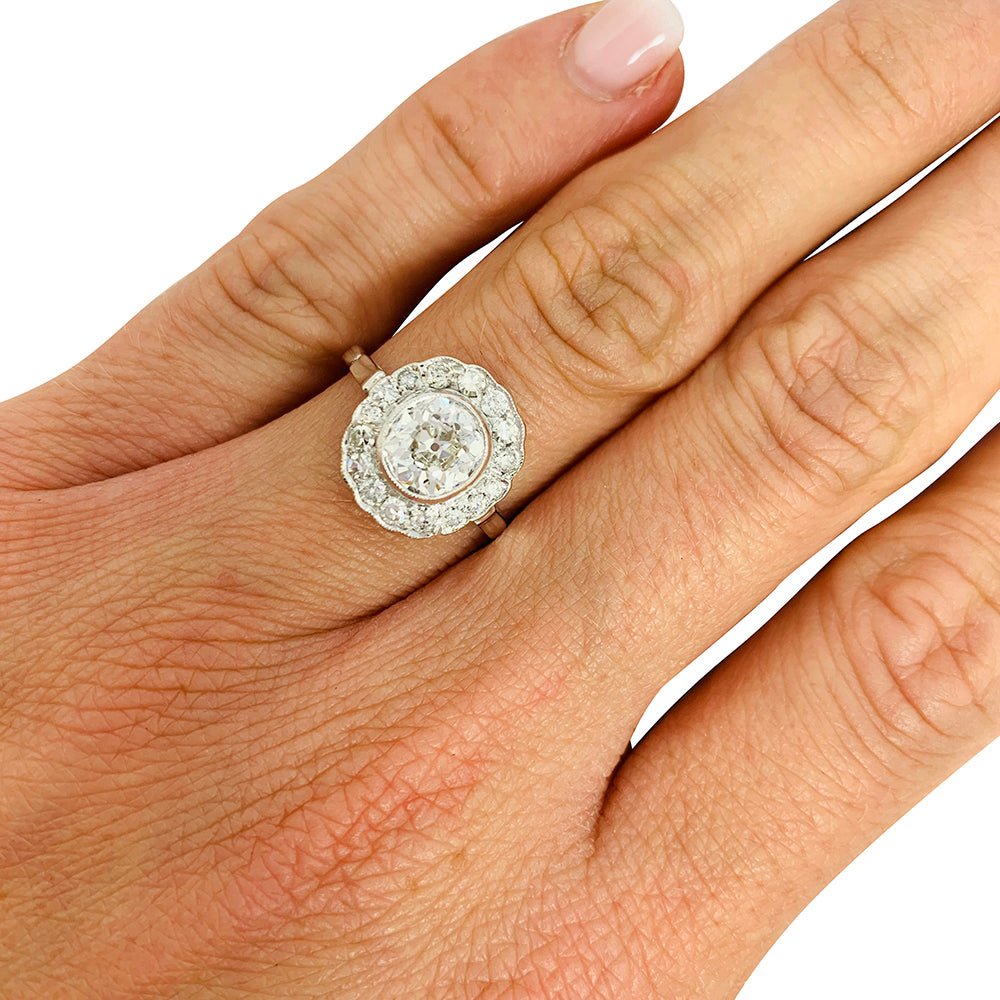 Bague marguerite en or blanc et diamants - Castafiore