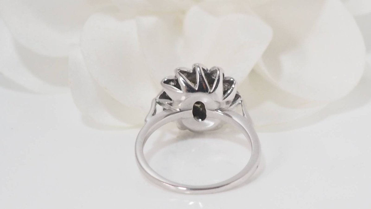 Bague marguerite en or blanc et diamants - Castafiore