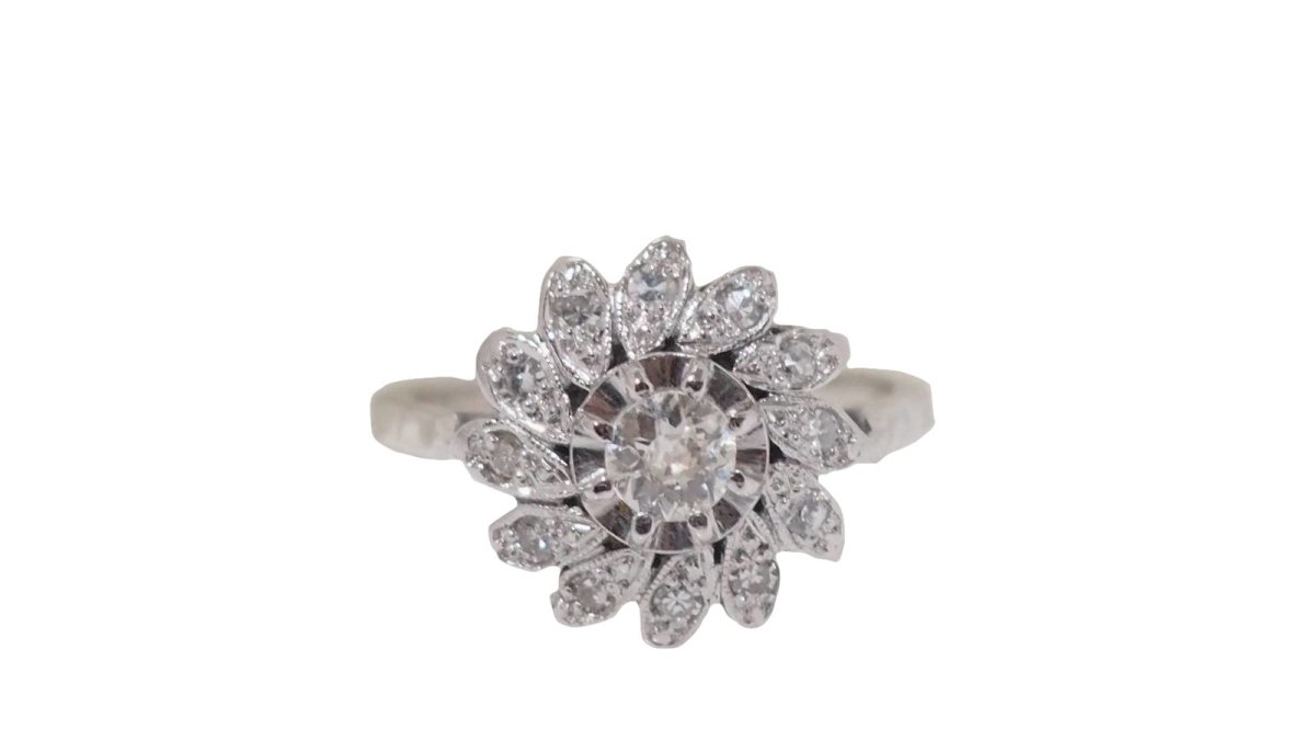 Bague marguerite en or blanc et diamants - Castafiore