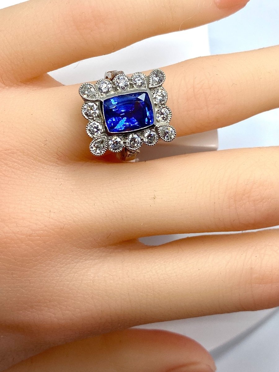 Bague Marguerite en or blanc saphir et diamants - Castafiore