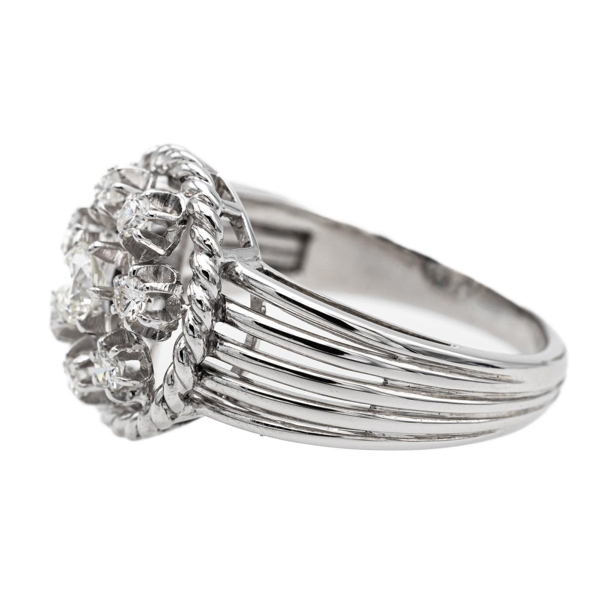 Bague Marguerite en platine et diamants - Castafiore