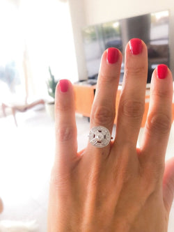 Bague marguerite en platine or gris et diamants - Castafiore