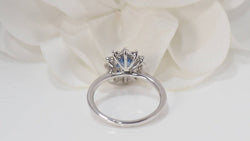 Bague marguerite en platine, saphir de Ceylan et diamants - Castafiore