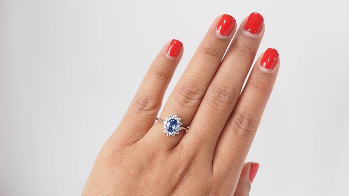 Bague marguerite en platine, saphir de Ceylan et diamants - Castafiore
