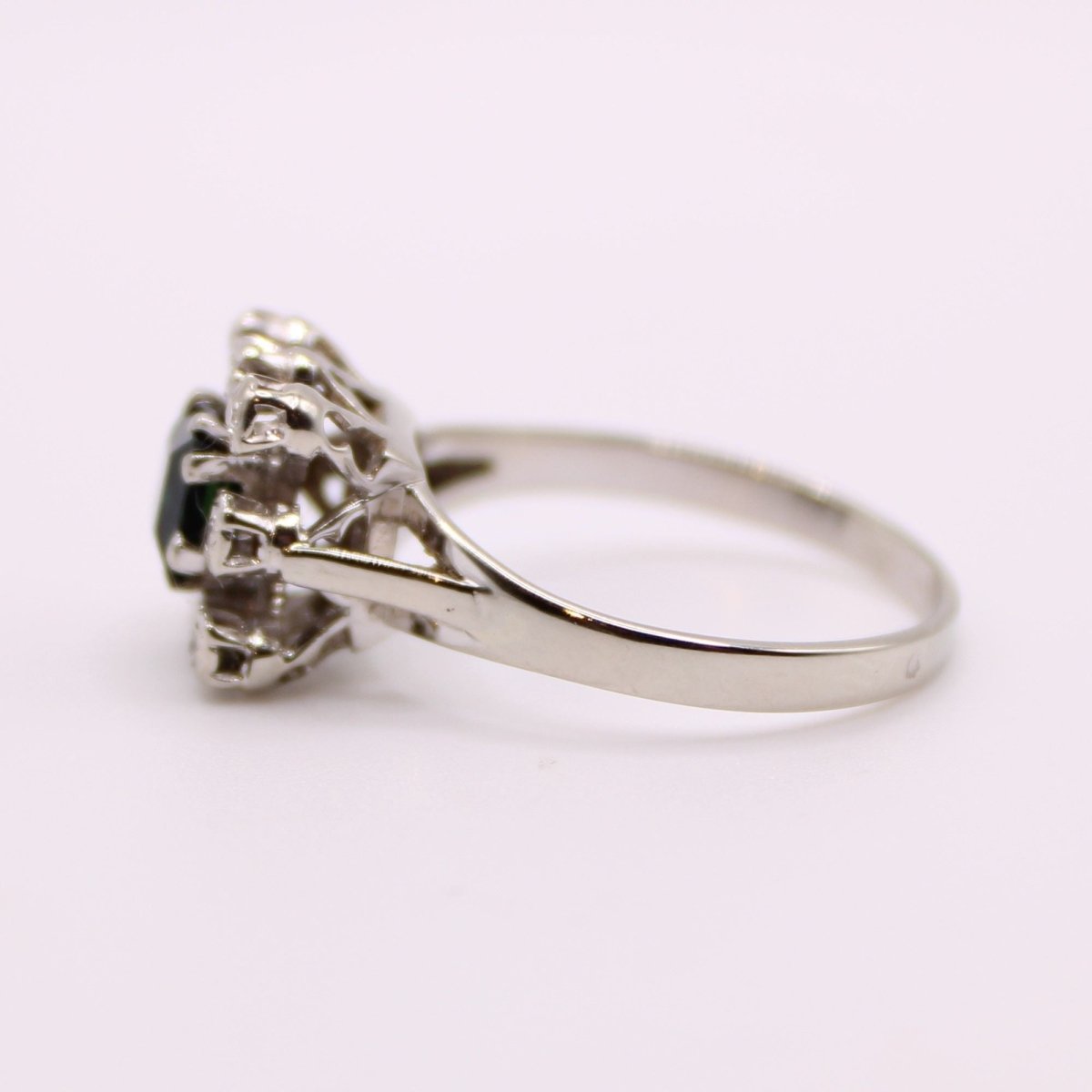 Bague Marguerite or blanc saphir et diamants - Castafiore