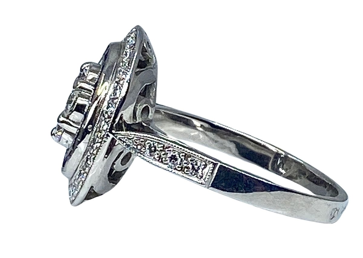 Bague Marguerite ronde en or blanc, saphirs et diamants - Castafiore