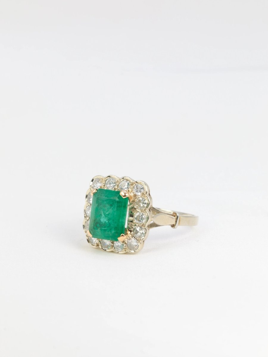 Bague marguerite vintage en or, émeraude et diamants - Castafiore