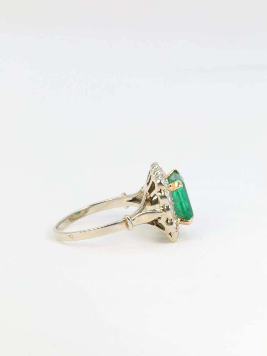 Bague marguerite vintage en or, émeraude et diamants - Castafiore