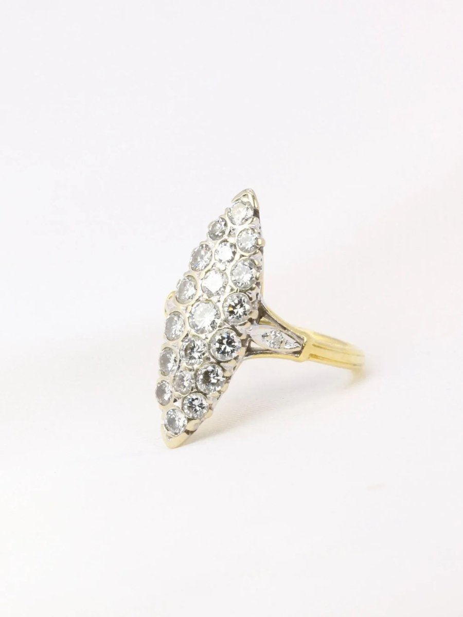 Bague marquise ancienne en or pavée d'environ 1 ct de diamants - Castafiore