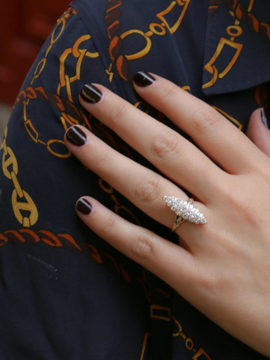 Bague marquise ancienne en or pavée d'environ 1 ct de diamants - Castafiore