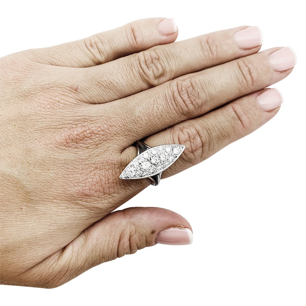 Bague marquise en or blanc et diamants - Castafiore