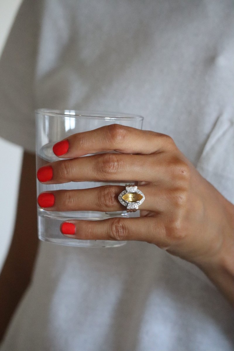 Bague Marquise en or blanc sertie d'une citrine et diamants - Castafiore