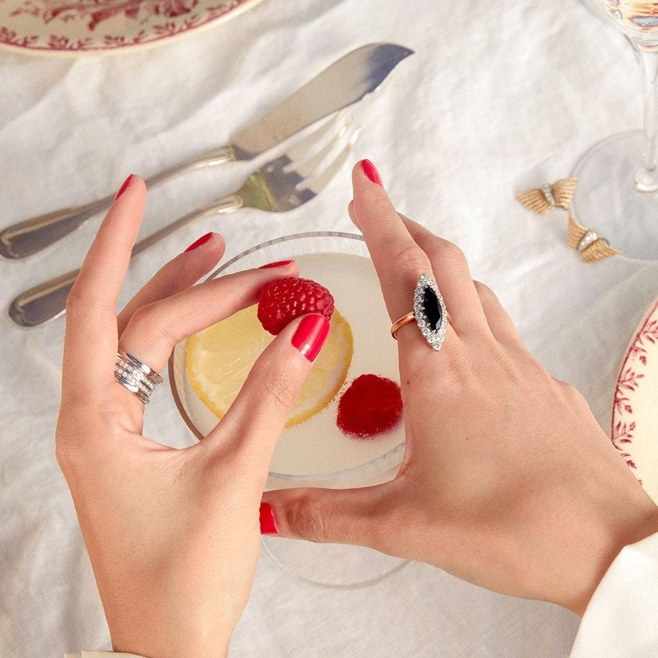 Bague Marquise en or jaune, saphir et diamants - Castafiore