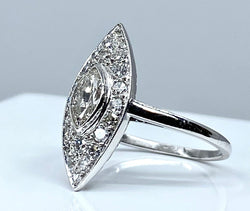 Bague marquise en platine et diamants, vers 1900 - Castafiore