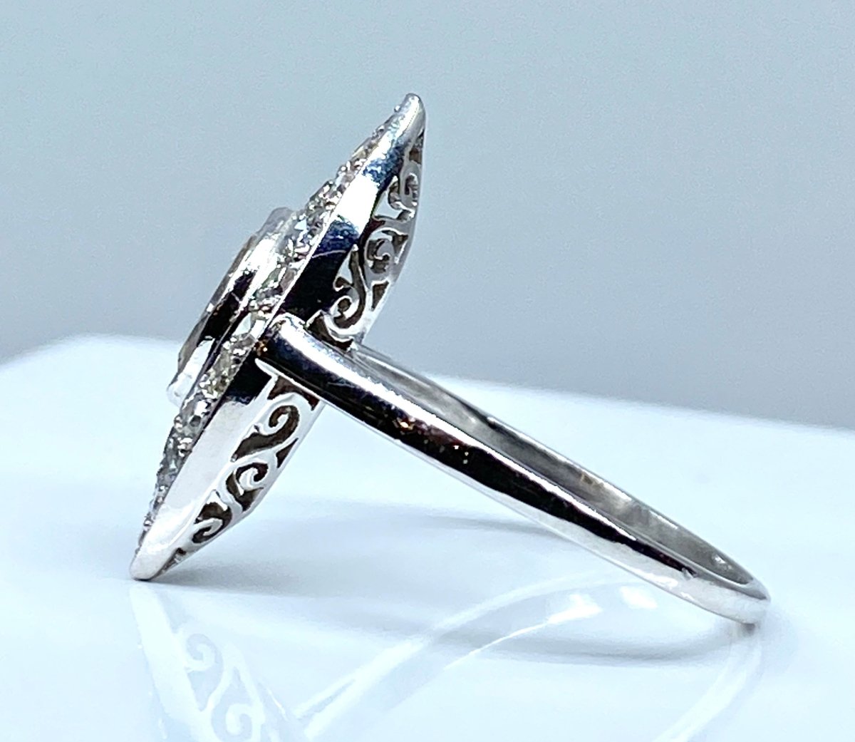 Bague marquise en platine et diamants, vers 1900 - Castafiore