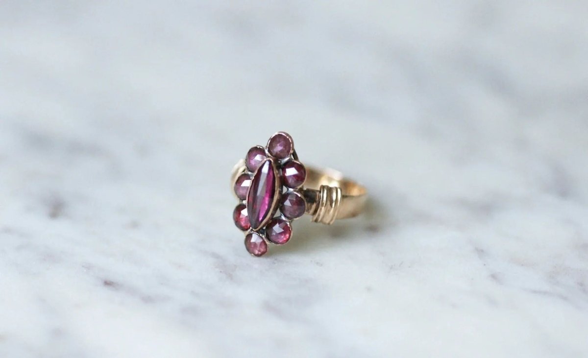 Bague marquise grenats de Perpignan - Castafiore