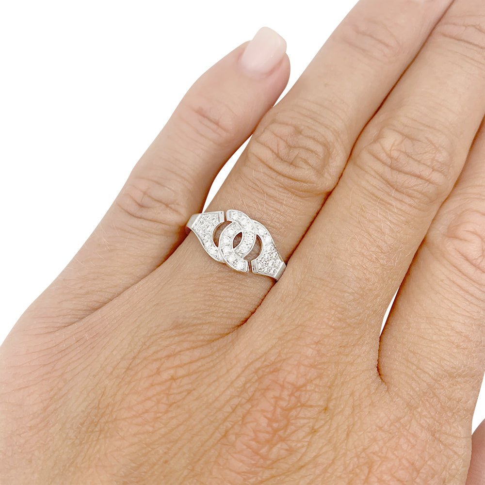 Bague "Menottes R8" DIHN VAN en or blanc et diamants. - Castafiore