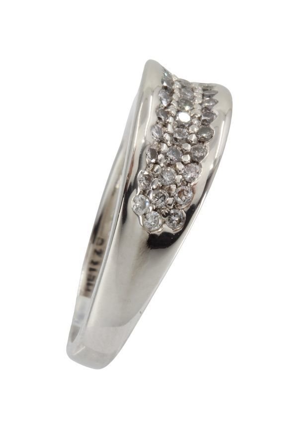 BAGUE MODERNE PAVAGE DIAMANTS - Castafiore