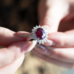 Bague or gris rubis diamants - Castafiore