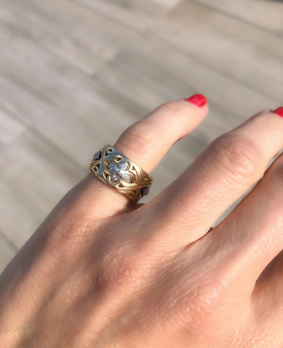 Bague or jaune ciselé alterné de motifs fleurs - Castafiore