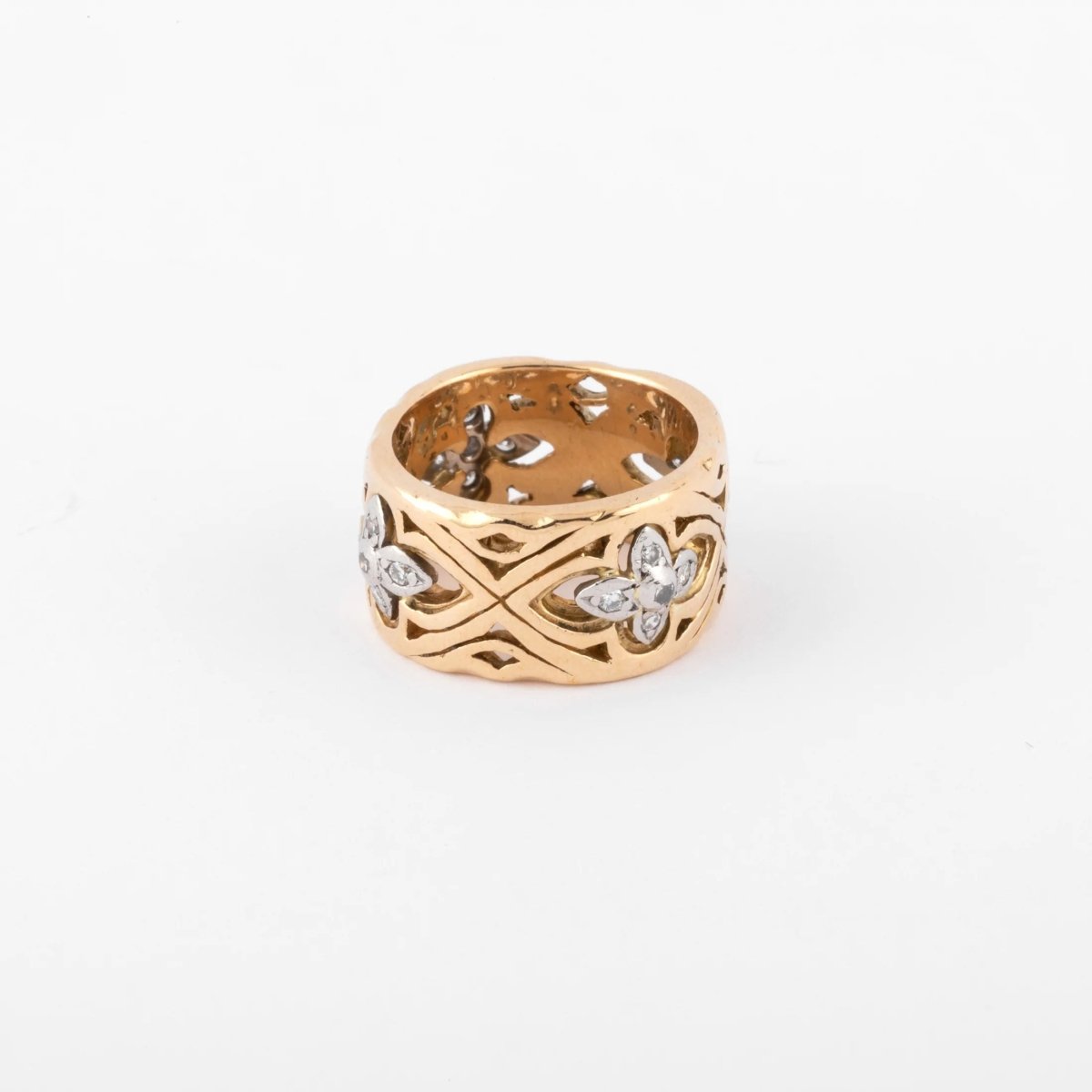 Bague or jaune ciselé alterné de motifs fleurs - Castafiore