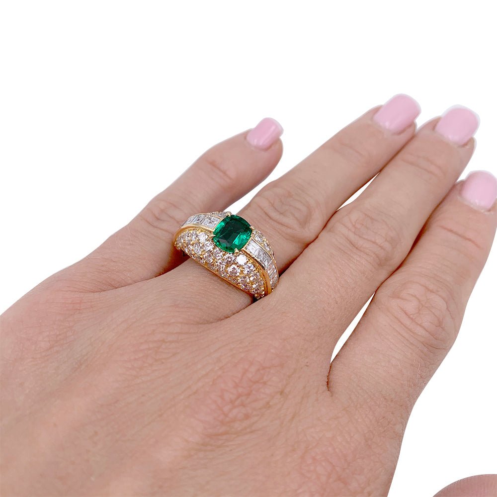 Bague or jaune, émeraude et pavage diamants - Castafiore