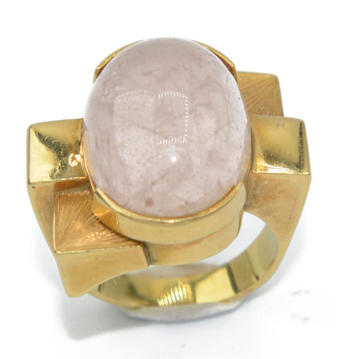 Bague or jaune géométrique ornée d'un quartz rose - Castafiore