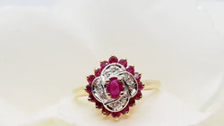 Bague or jaune, rubis et diamants - Castafiore