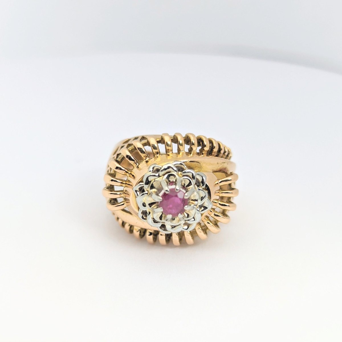 Bague or rose et rubis - Castafiore