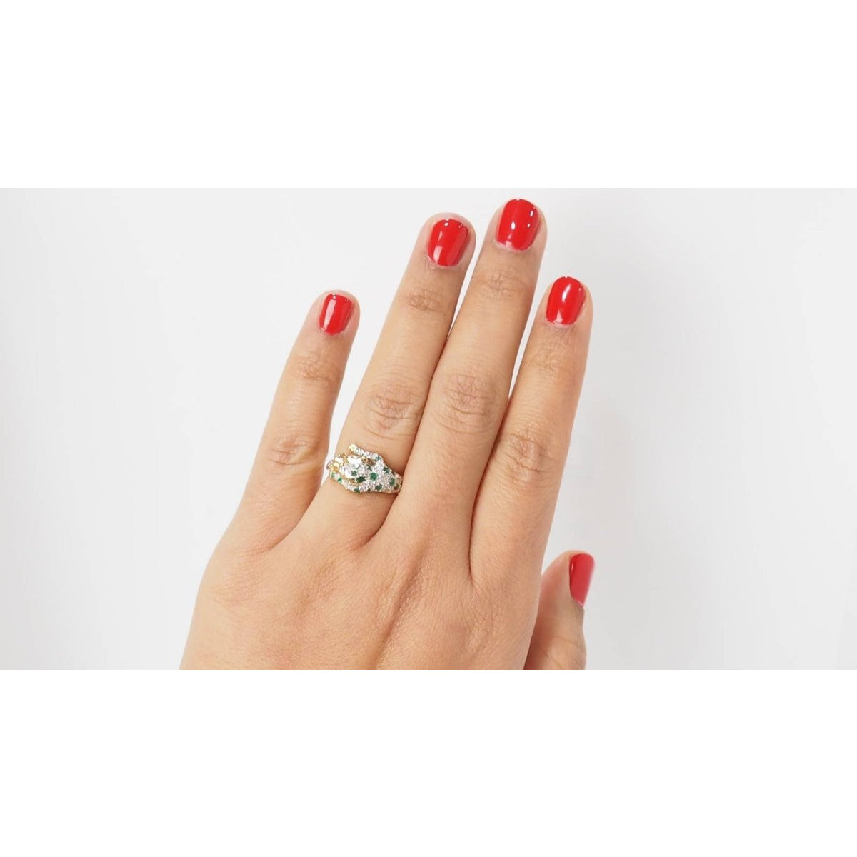 Bague panthère en or jaune, émeraudes et diamants - Castafiore