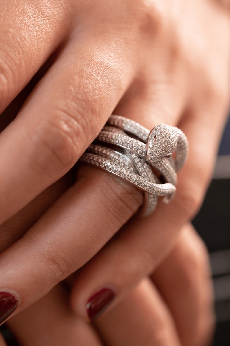 Bague Pavée diamants serpent en or blanc - Castafiore