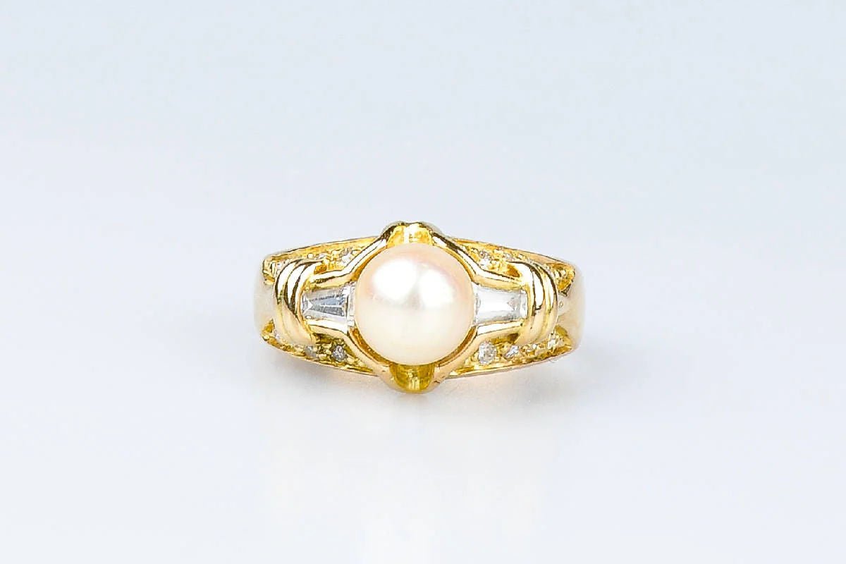 Bague perle blanche diamants en or jaune 18 carats - Castafiore