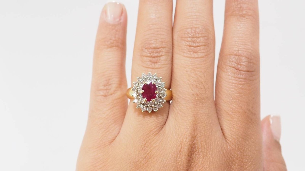 Bague Pompadour en or jaune, rubis et diamants - Castafiore